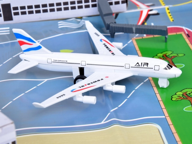 Veliki set Zračna luka s parkiralištem, avionima i autima