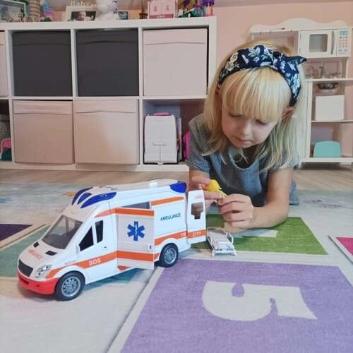 Dječja ambulantna kola s nosilom i svjetlosnim signalima