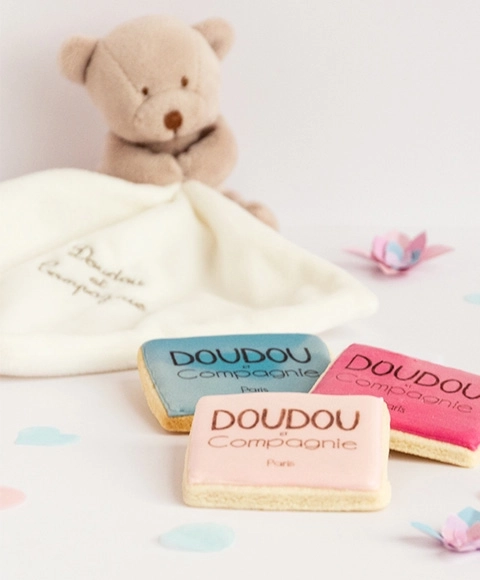 Doudou Poklon set - medvjedić s umirujućom dekicom 10 cm