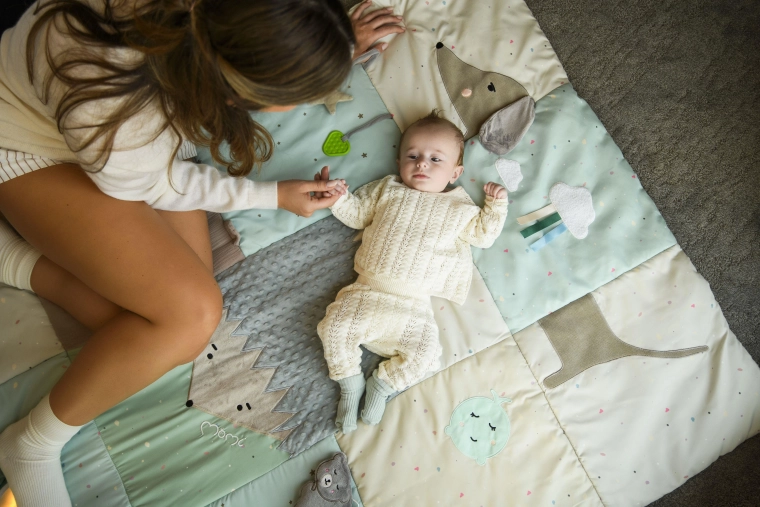 Velik i mekan prostor za igru 120 × 160 cm