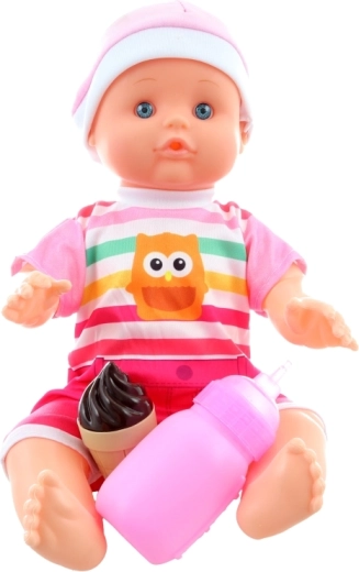 Pije iz bočice i piški kao prava beba