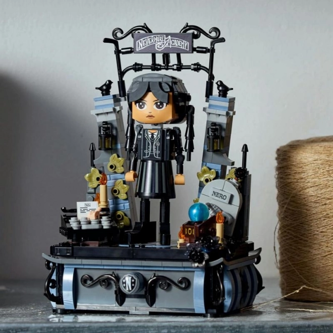 LEGO figurica Wednesday Addams