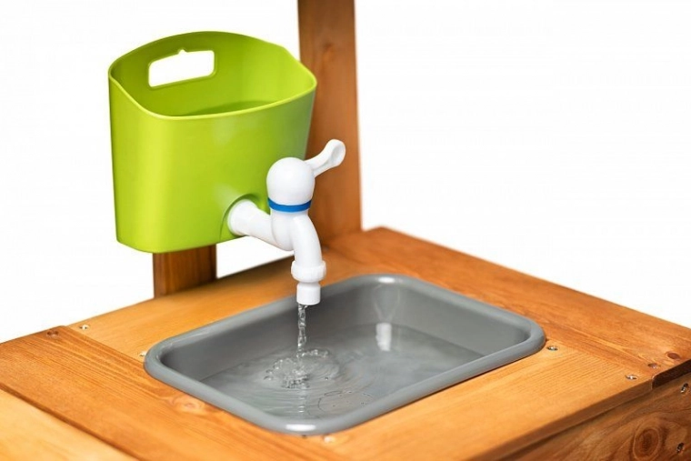 Pravi sudoper s pipom za vodene igre