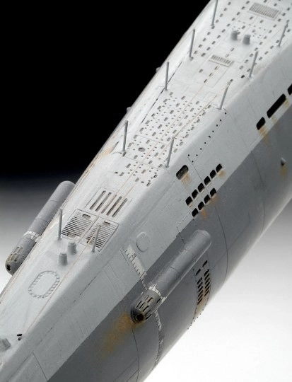 Plastični model njemačke podmornice TIP XXI 1/144