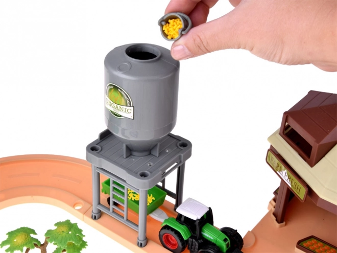 Mega velika farma s traktorima i životinjama