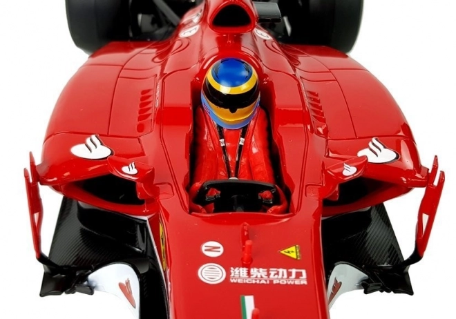 Trkaći auto Formula 1 Ferrari F138 crvena 1:12