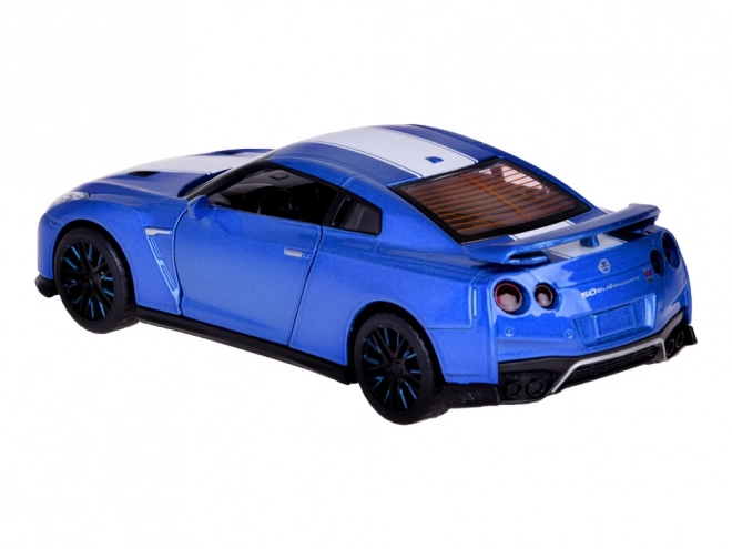 Auto Nissan GT-R s otvarajućim vratima