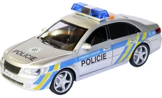 Policijski automobil s češkim glasom