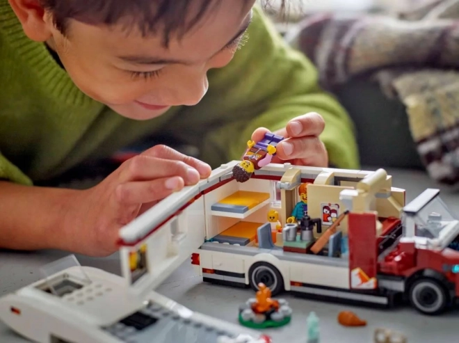LEGO City 60454 Praznični kamper prepun avantura