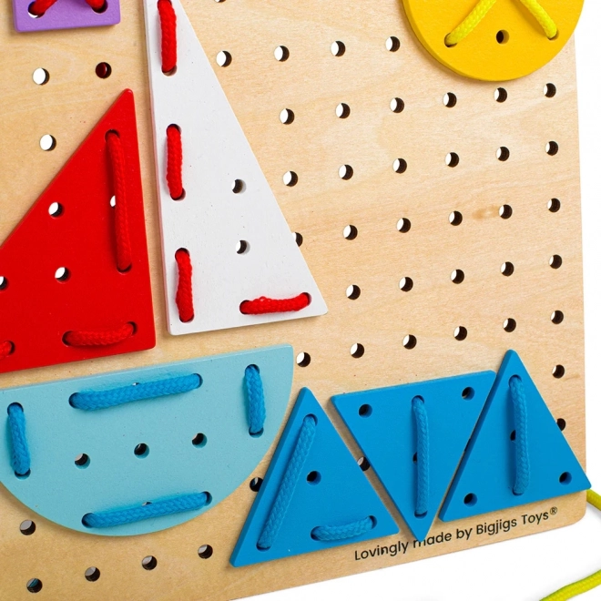 Bigjigs Toys Drvena igra za nizanje Geometrijski oblici