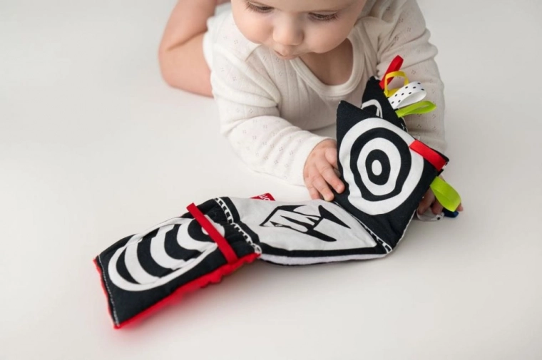 Kontrastna vizualna stimulacija od prvih dana