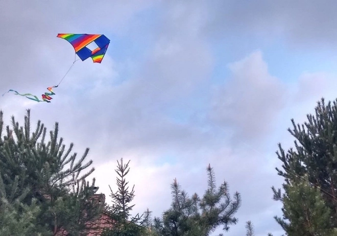 Šareni zmaj s rotirajućom dužicom