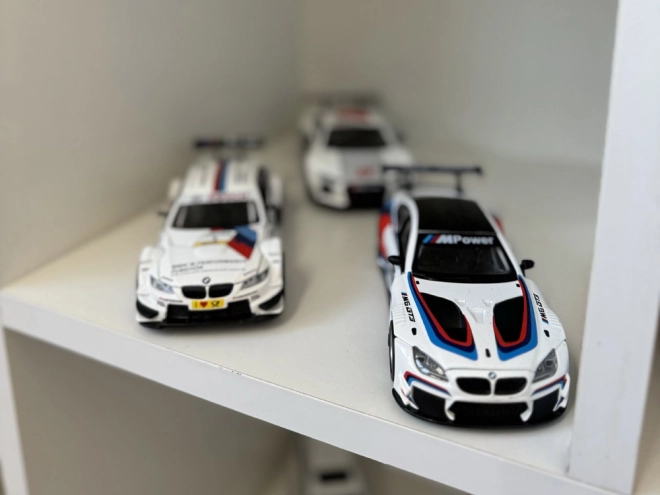 Metalni model sportskog automobila Audi R8 LMS u mjerilu 1:32