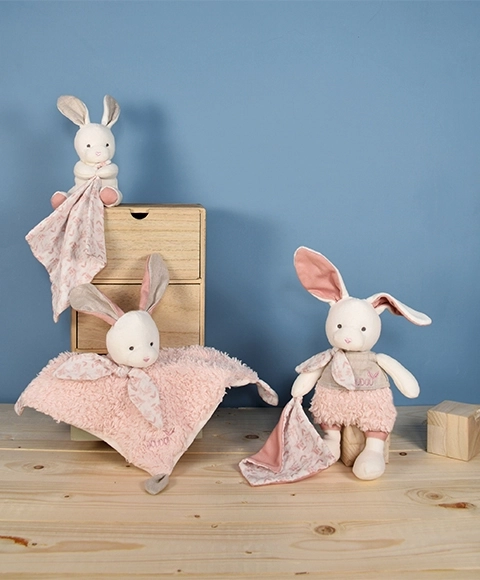 Doudou poklon set - plišana zečica s ružičastom dekicom od BIO pamuka