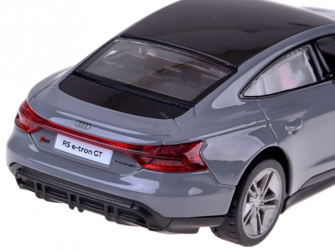 Metalni model Audi RS e-tron GT Coupe s efektima zvuka i svjetla