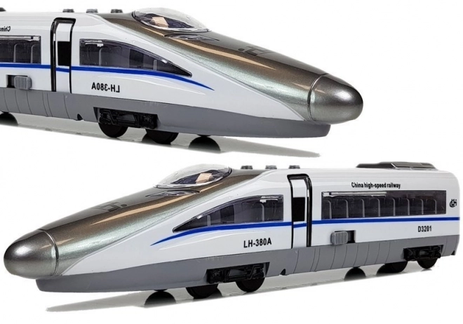 Vlak Pendolino s povlačenjem bijeli sa zvukom i svjetlima