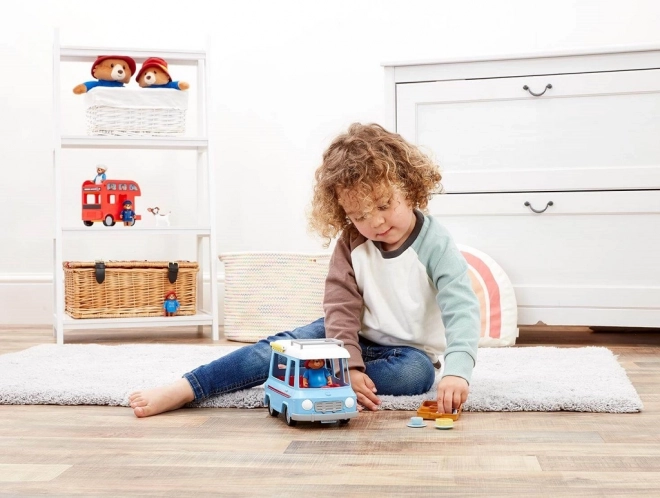 Karavan s Paddingtonom i priborom