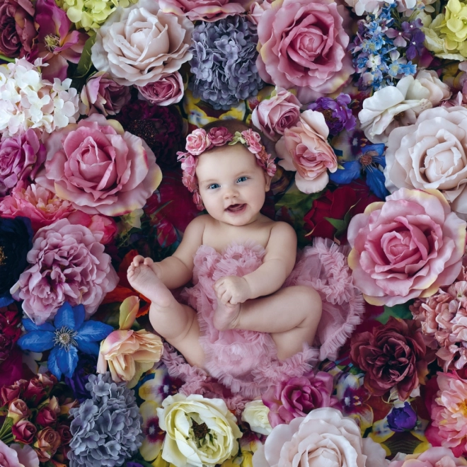 Zidni kalendar Babies – Věra Zlevorová 2025, 30 × 30 cm