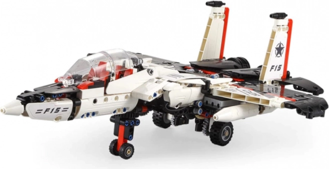 Dva modela u jednoj kutiji: robot i lovac F15