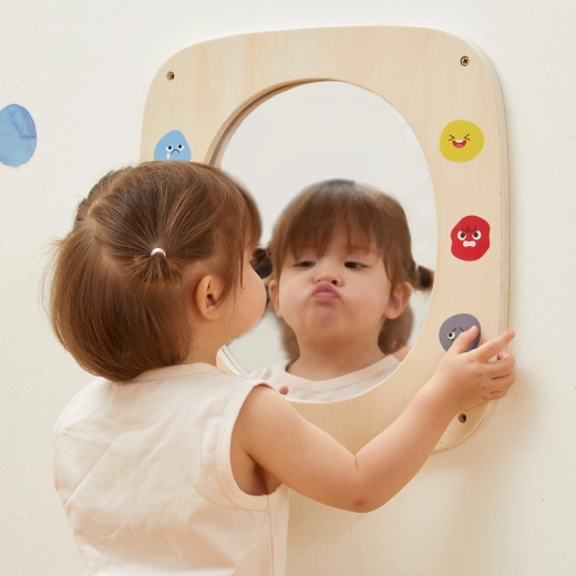 Čvrsta drvena konstrukcija sa zaobljenim kutovima