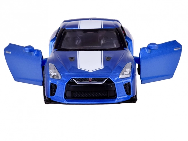 Auto Nissan GT-R s otvarajućim vratima