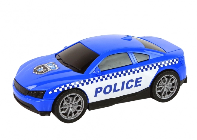 Brzi policijski automobil s gumenim pneumaticima