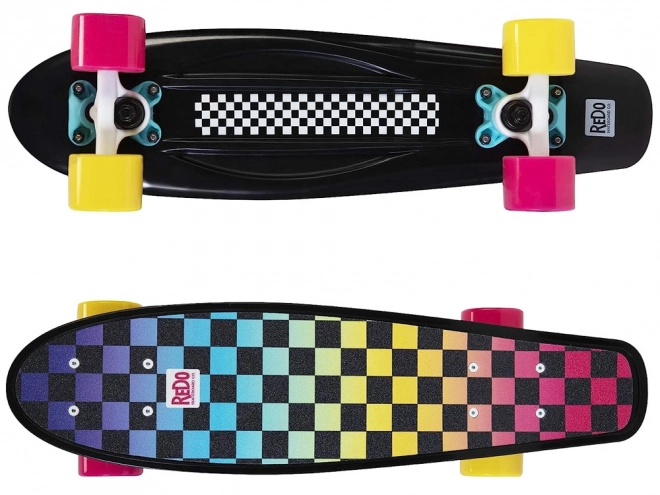 Šareni retro pennyboard s uzorkom šahovnice
