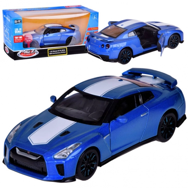 Auto Nissan GT-R s otvarajućim vratima