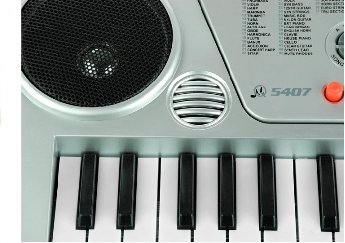 Pregledan LCD i snažan stereo zvuk