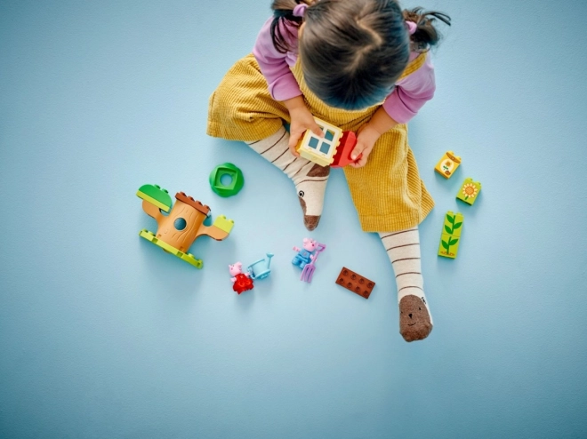 LEGO DUPLO 10431 Praščić Peppa – vrt i kućica na drvetu