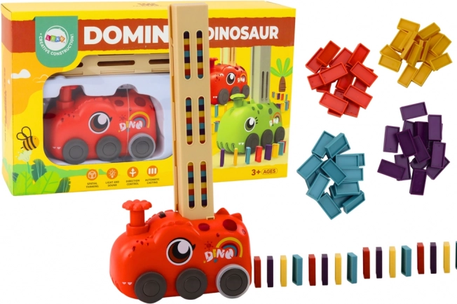 Crveni dinosaurov vlakić na baterije koji slaže šareno domino