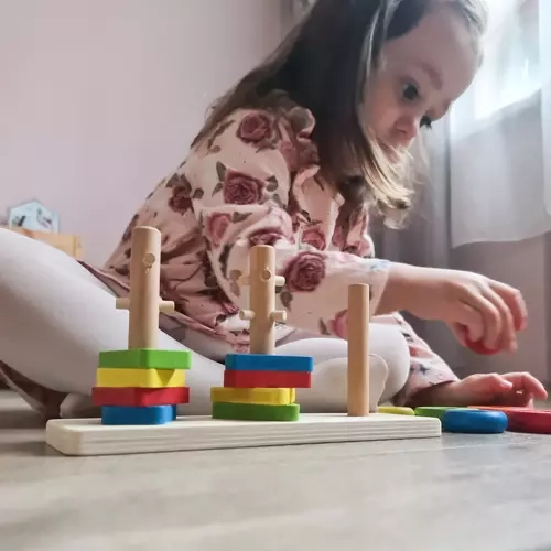 Drvena šarena slagalica s oblicima
