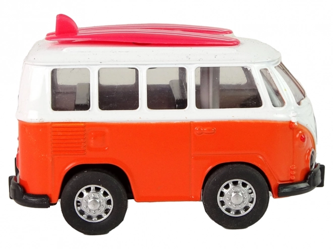Metalni turistički autobus