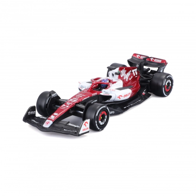 Model F1 Alfa Romeo Orlen C42 2022 s vozačem