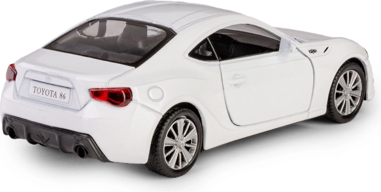 Metalna karoserija i gumene gume