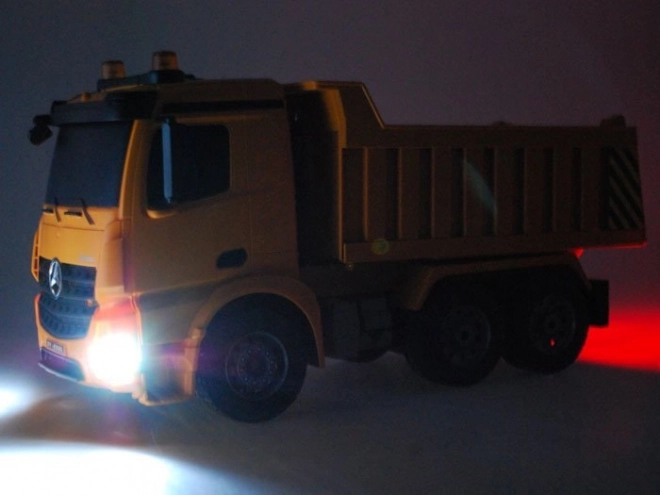 Daljinski kontrolirani Mercedes-Benz Arocs Kipar