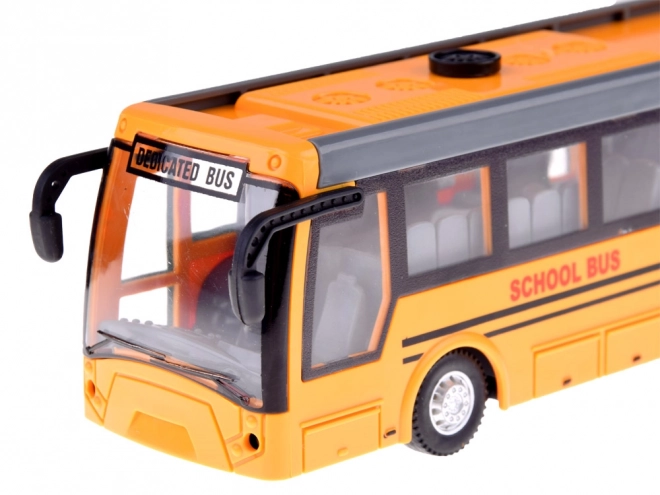 Zabavni daljinski upravljani prigradski autobus