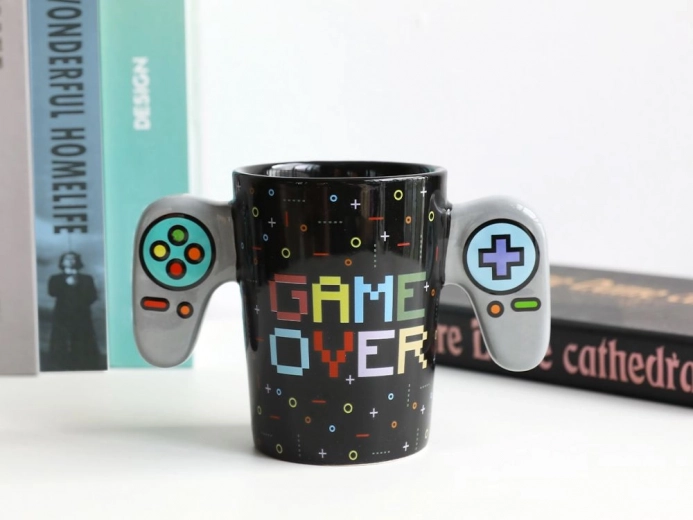 keramička šalica s dvostrukom ručkom game over