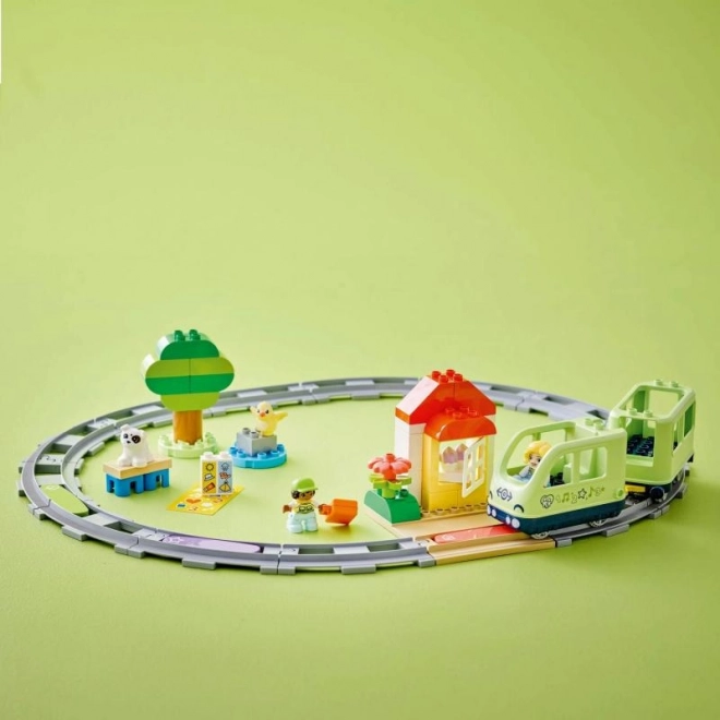 Praznične avanture s interaktivnim vlakom DUPLO
