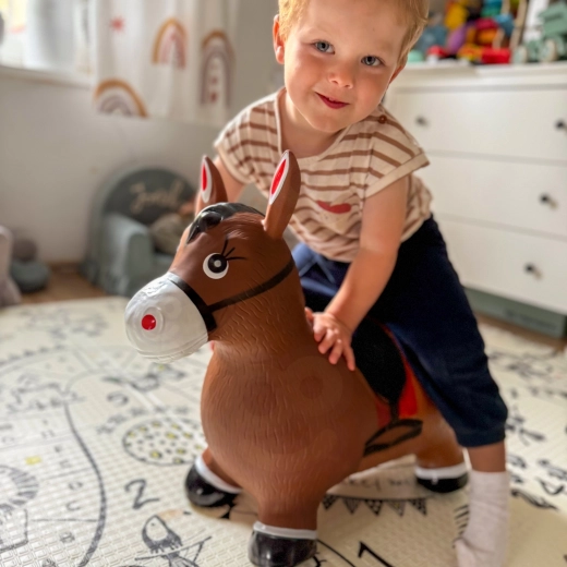 Razvija ravnotežu i motoriku