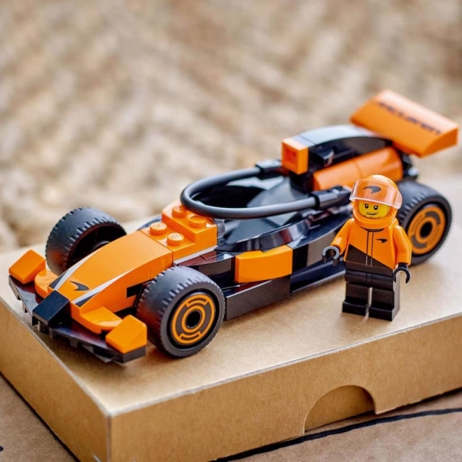 LEGO® City 60442 Vozač F1 s trkaćim automobilom McLaren