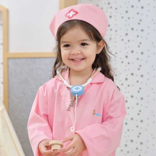 Potiče igru uloga, empatiju i komunikaciju