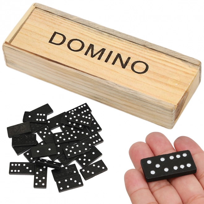 Drvena domina u kutiji