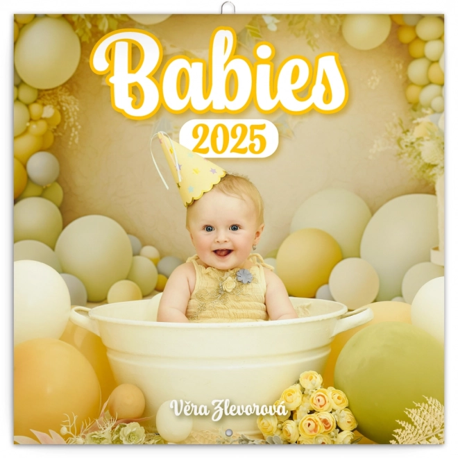Zidni kalendar Babies – Věra Zlevorová 2025, 30 × 30 cm
