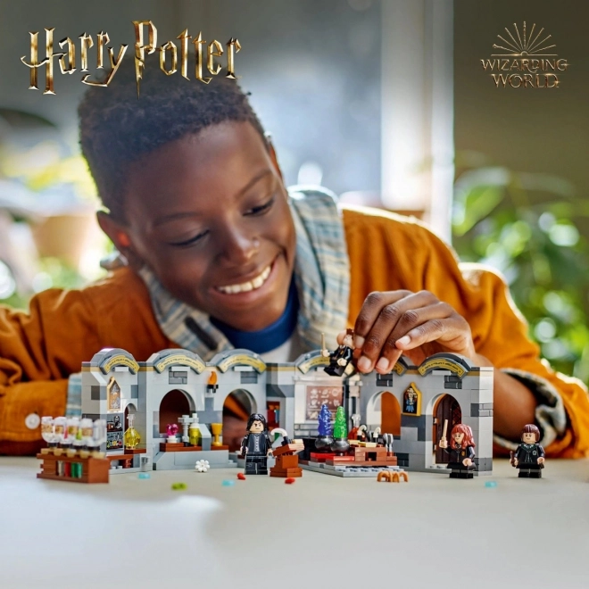 LEGO Harry Potter 76431 Dvorac Hogwarts: Sat Lektira