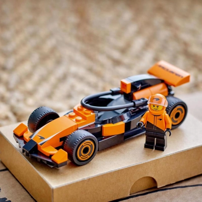 LEGO® City 60442 Vozač F1 s trkaćim automobilom McLaren