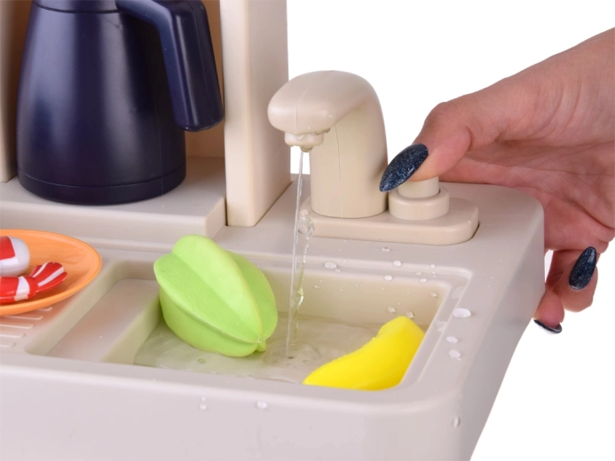 Funkcionalna slavina s tekućom vodom