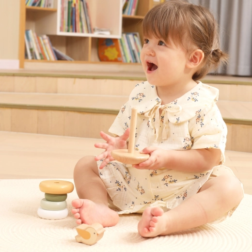 Sigurna drvena izrada za male ručice