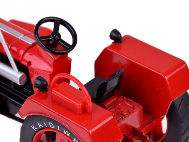 Crveni metalni traktor s gumenim kotačima 1:18