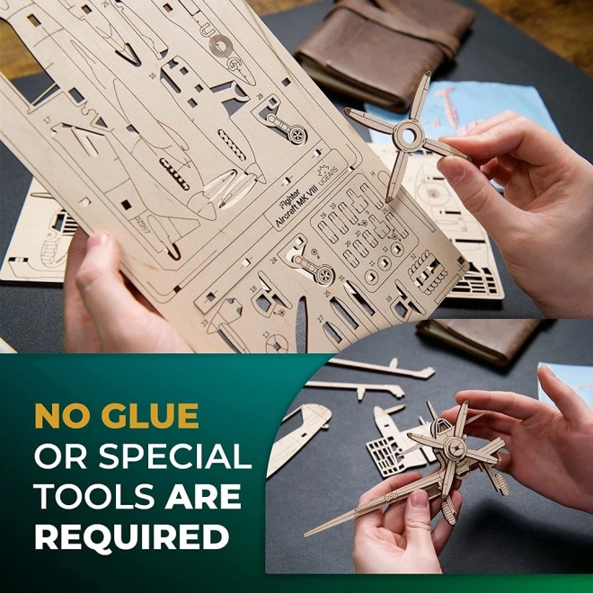 Ugears drveni mehanički puzzle Lovac avion